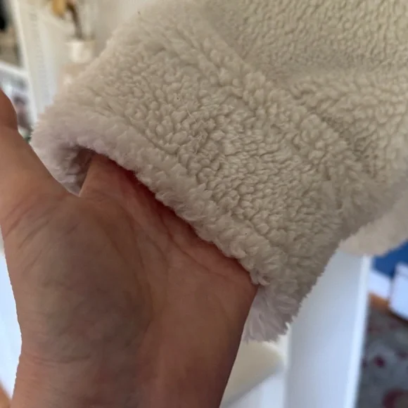 UGG Off-White Sherpa Jacket - Picture 4 of 4